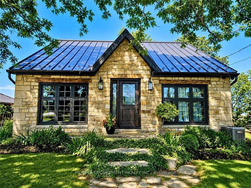 665 RIDGE Road, Hamilton, ON L8J 2Y2