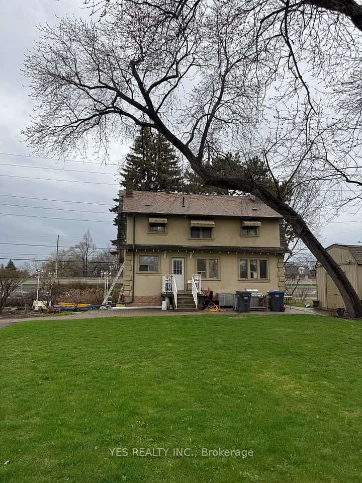 199 North Service Road, Mississauga, ON L5A 1A4