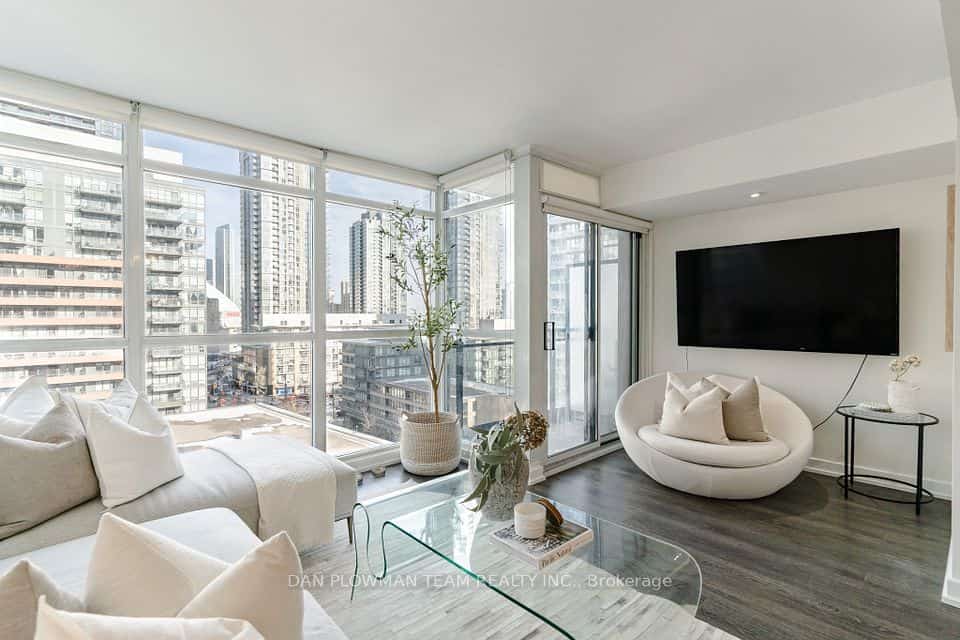 8 Telegram Mews #1006, Toronto, ON M5V 3Z5