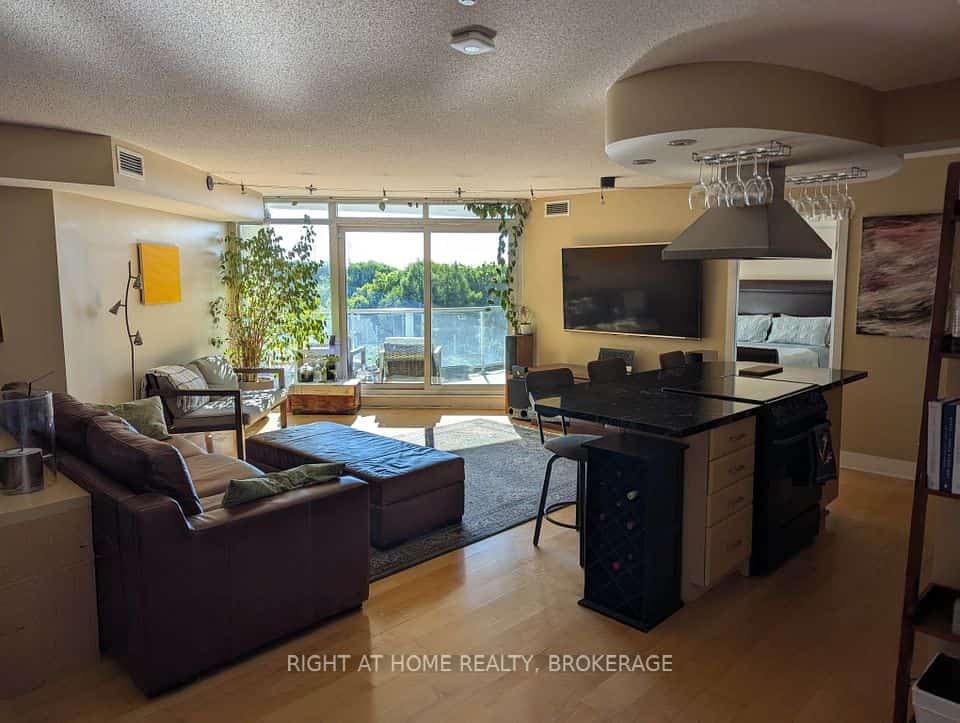 550 Queens Quay W #608, Toronto, ON M5V 3M8