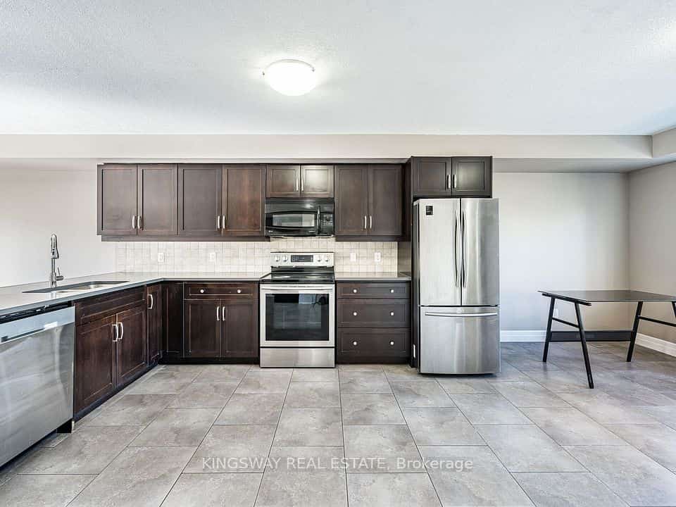 275 Old Huron Road E #15, Kitchener, ON N2R 1P9