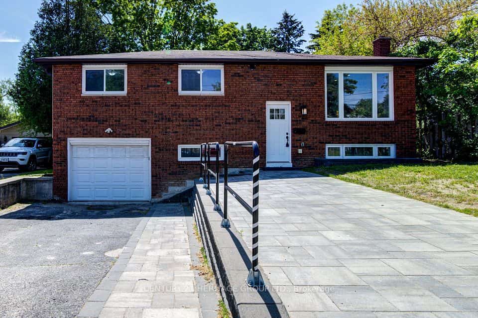 200 Ferndale Drive N, Barrie, ON L4N 9W1