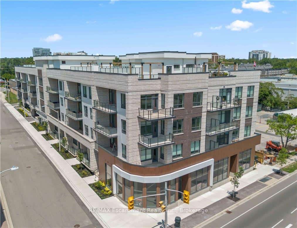 123 Maurice Drive #201, Oakville, ON L6K 2W6