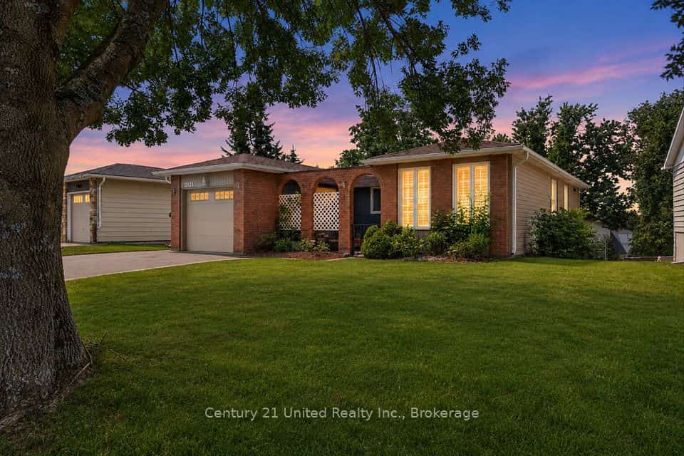 2121 Meadowview Road, Peterborough, ON K9L 1S5