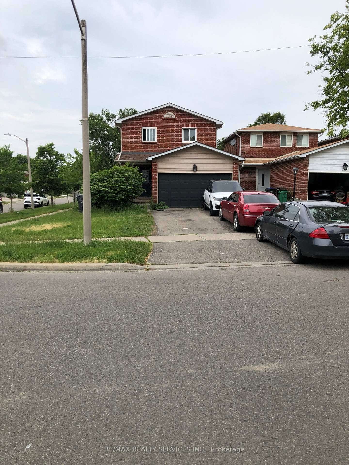 61 Ecclestone Drive N, Brampton, ON L6X 3N2