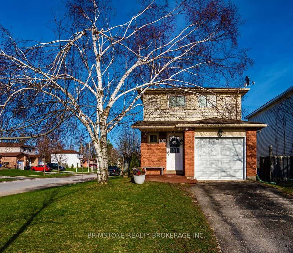 104 Hickling Trail, Barrie, ON L4M 5T4