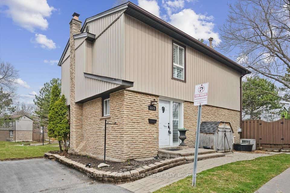 1825 Hyde Mill Crescent, Mississauga, ON L5N 0A7