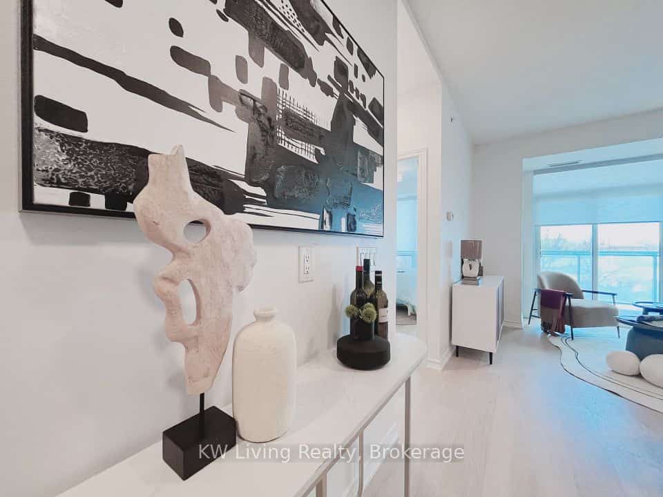 8323 kennedy Road #220, Markham, ON L3R 5W7