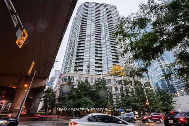 18 Yonge Street #808, Toronto, ON M5E 1Z8