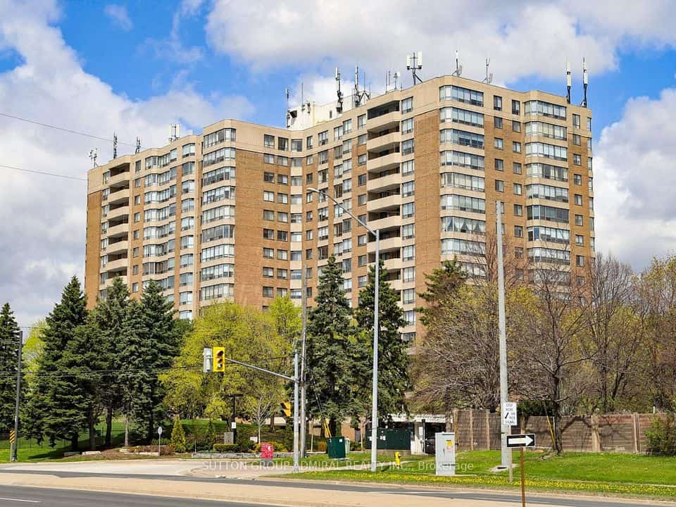 7601 Bathurst Street #312, Vaughan, ON L4J 4H5