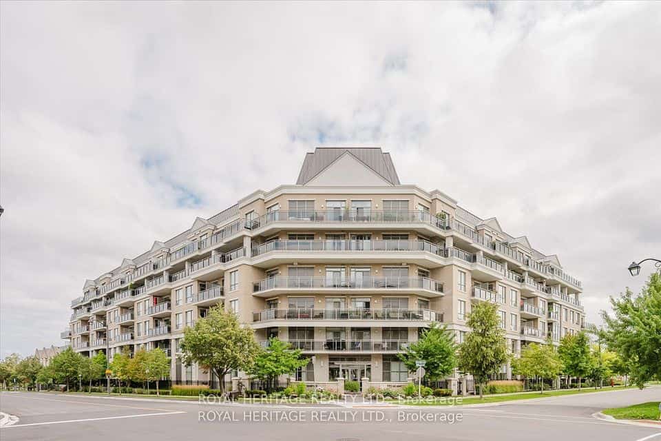 111 Civic Square Gate #207, Aurora, ON L4G 0S6