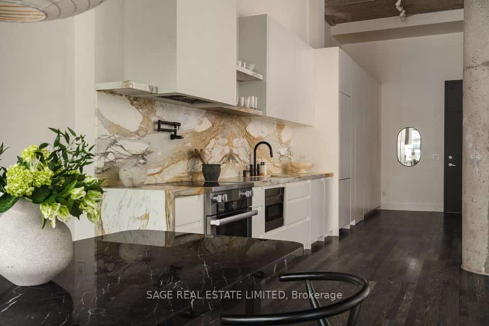 637 Lake Shore Boulevard W #318, Toronto, ON M5V 3J6
