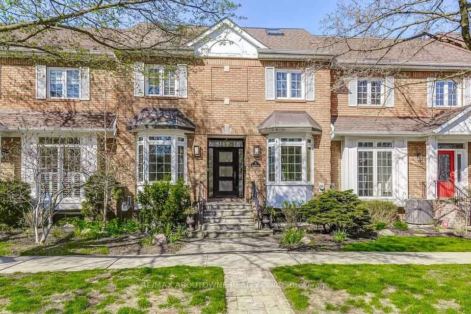 21 Chisholm Street, Oakville, ON L6K 3W2