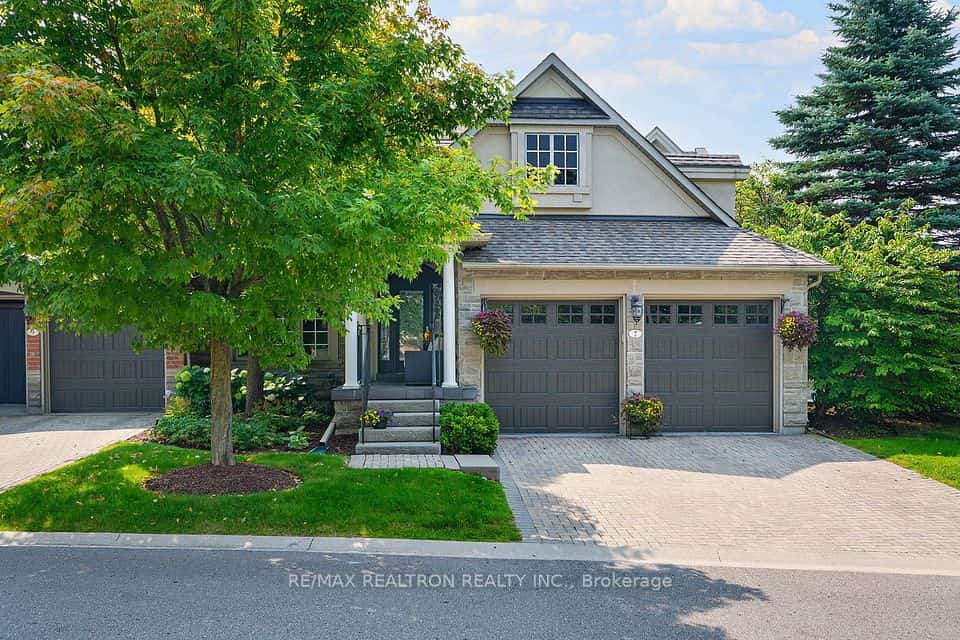 7 Wilton Trail, Aurora, ON L4G 7S9