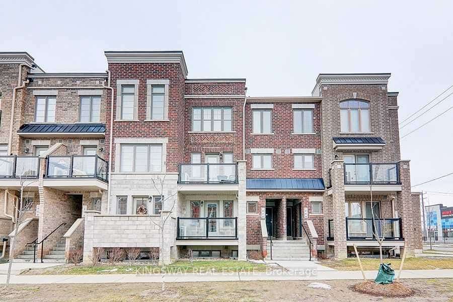 100 Parrotta Drive #92, Toronto, ON M9M 0G1