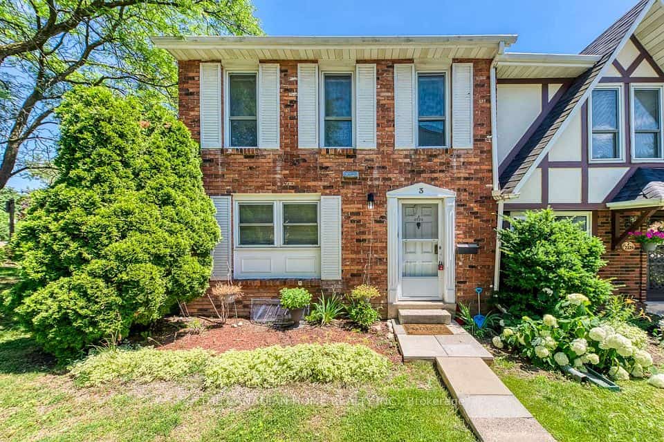 2226 Upper Middle Road #3, Burlington, ON L7P 2Z9