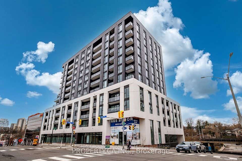 1660 Bloor Street W #903, Toronto, ON M6P 0C6