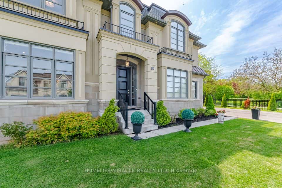 225 Prince George Crescent, Oakville, ON L6L 6P2