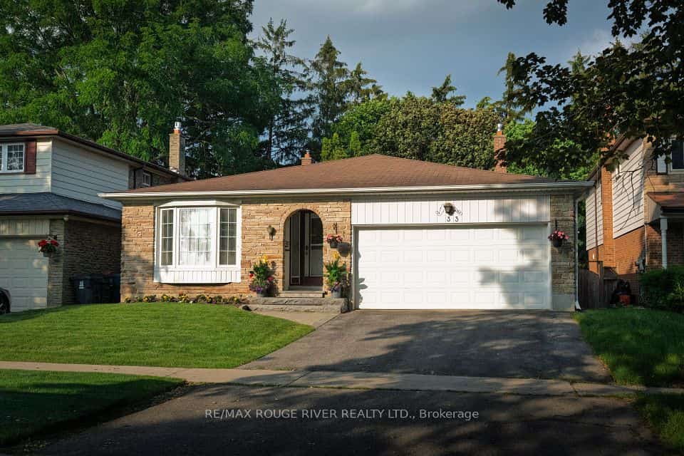 33 Pepper Tree Drive, Toronto, ON M1C 1Y5