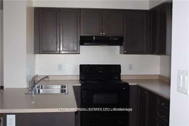 5625 Oscar Peterson Boulevard #16, Mississauga, ON L5M 0T2