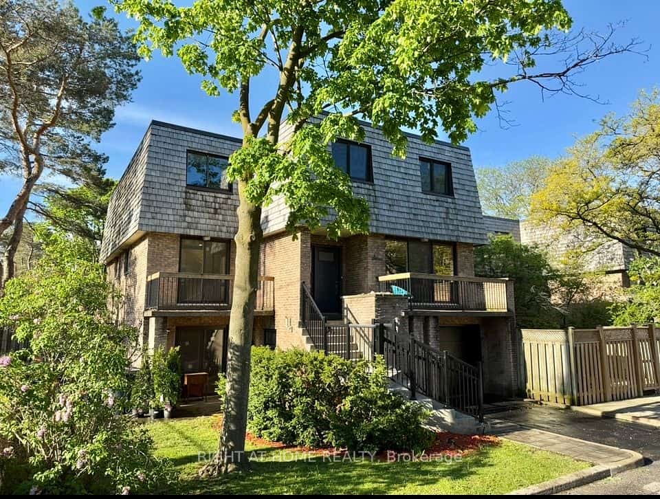7 Vale Carse Way #24, Toronto, ON M2R 3H4