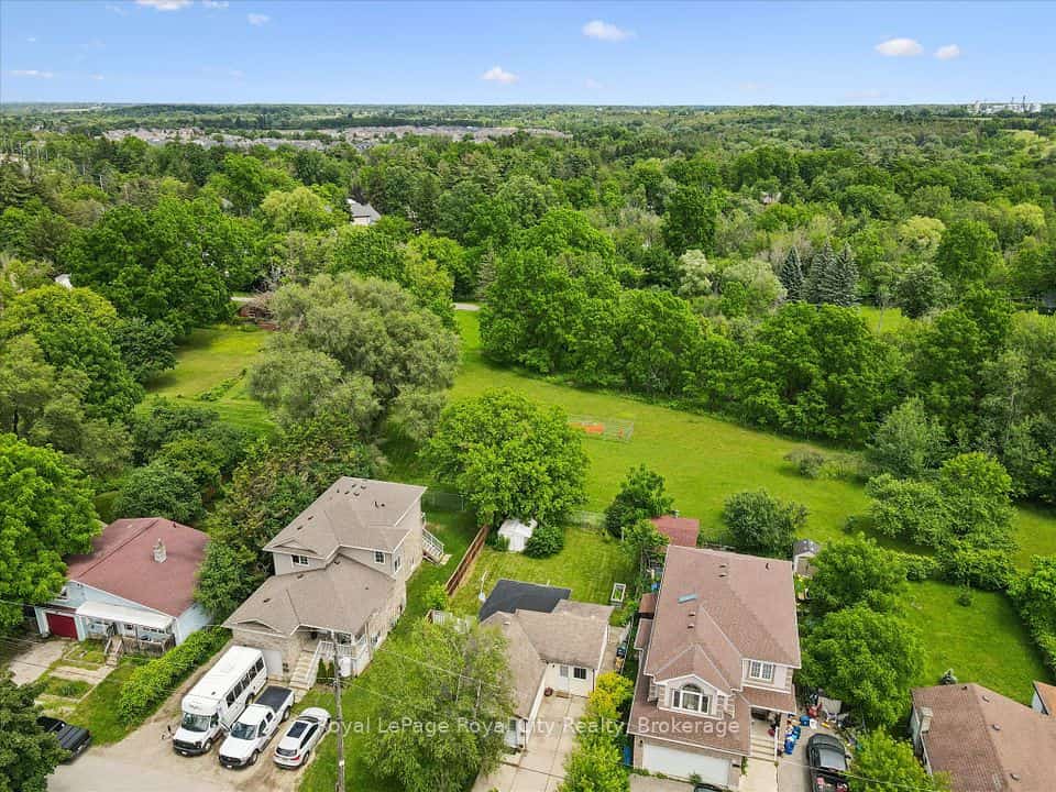 10 Macville Avenue, Kitchener, ON N2K 1T1
