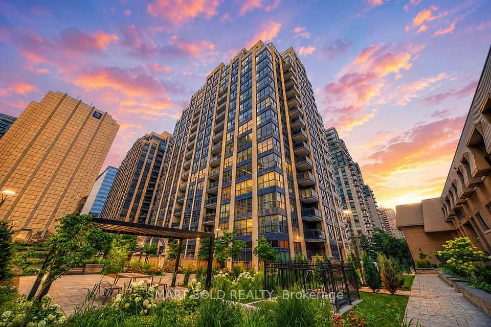 28 Hollywood Avenue #205, Toronto, ON M2N 6S4