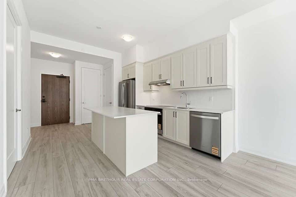 1035 Southdown Road #105, Mississauga, ON L5J 0A2