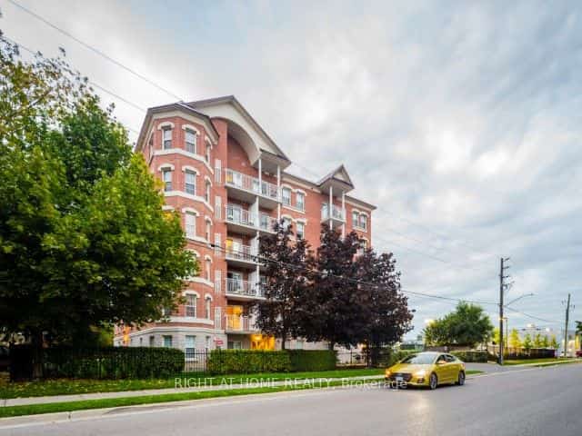35 Hunt Avenue #404, Richmond Hill, ON L4C 4H1