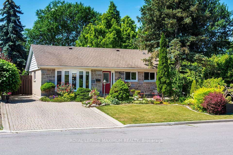 38 Abbey Road, Brampton, ON L6W 2T8