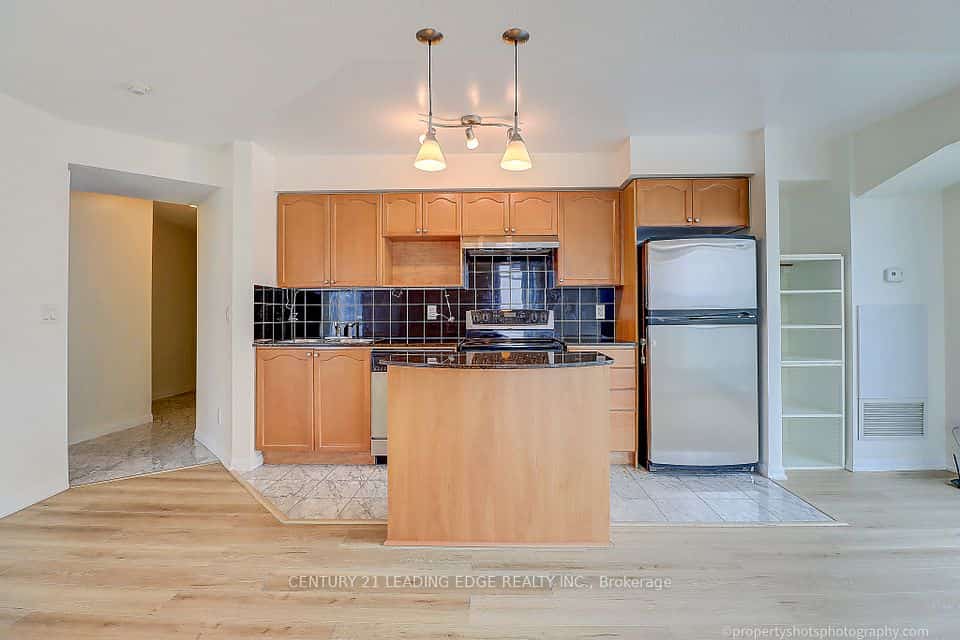 18 Yonge Street #1305, Toronto, ON M5E 1Z8