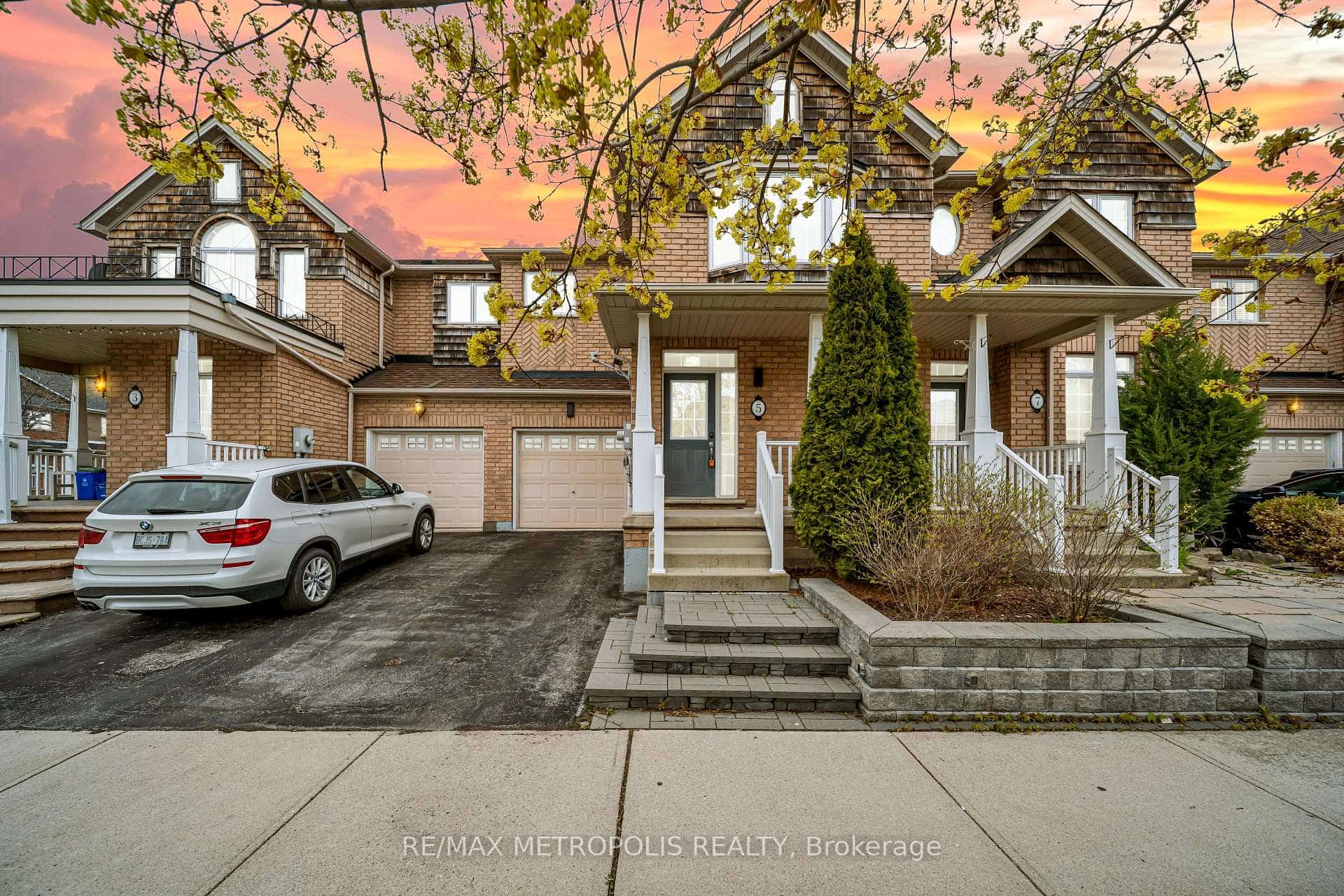5 Westhampton Way, Hamilton, ON L8E 6C8