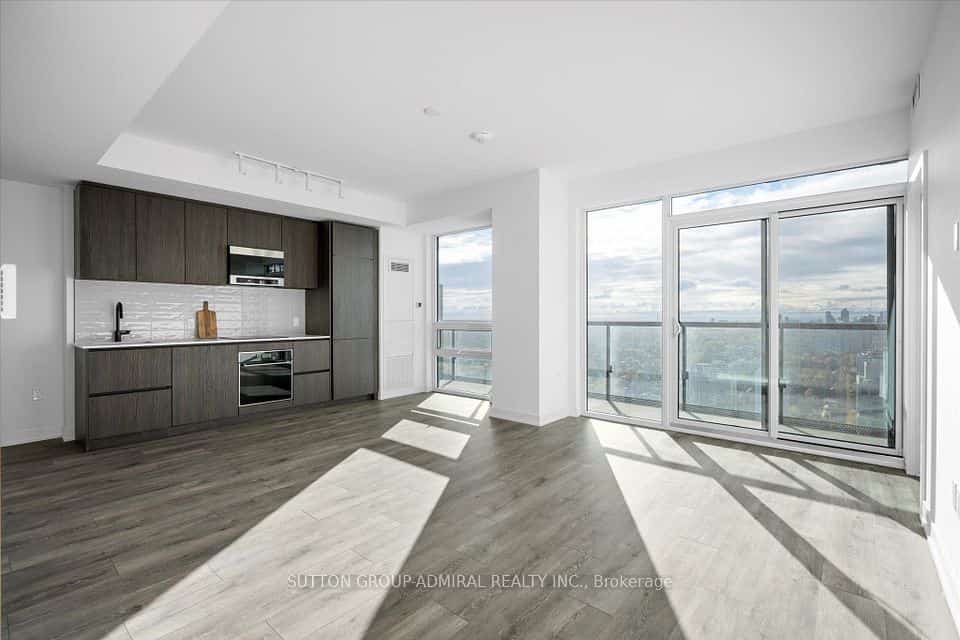 Line 5 Condos, Toronto