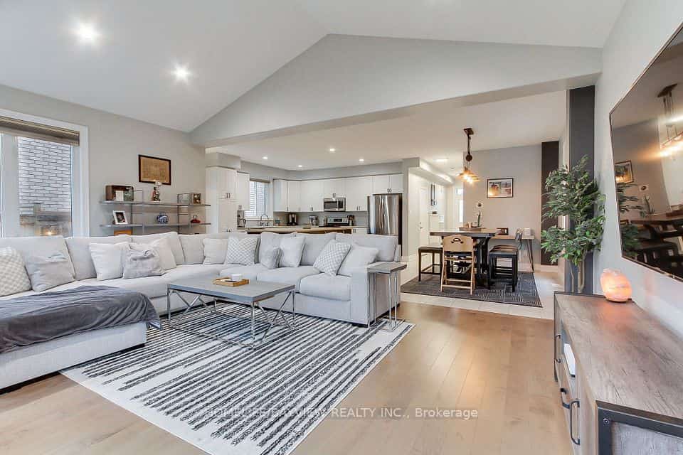 35 Booth Lane, Barrie, ON L4N 0S4