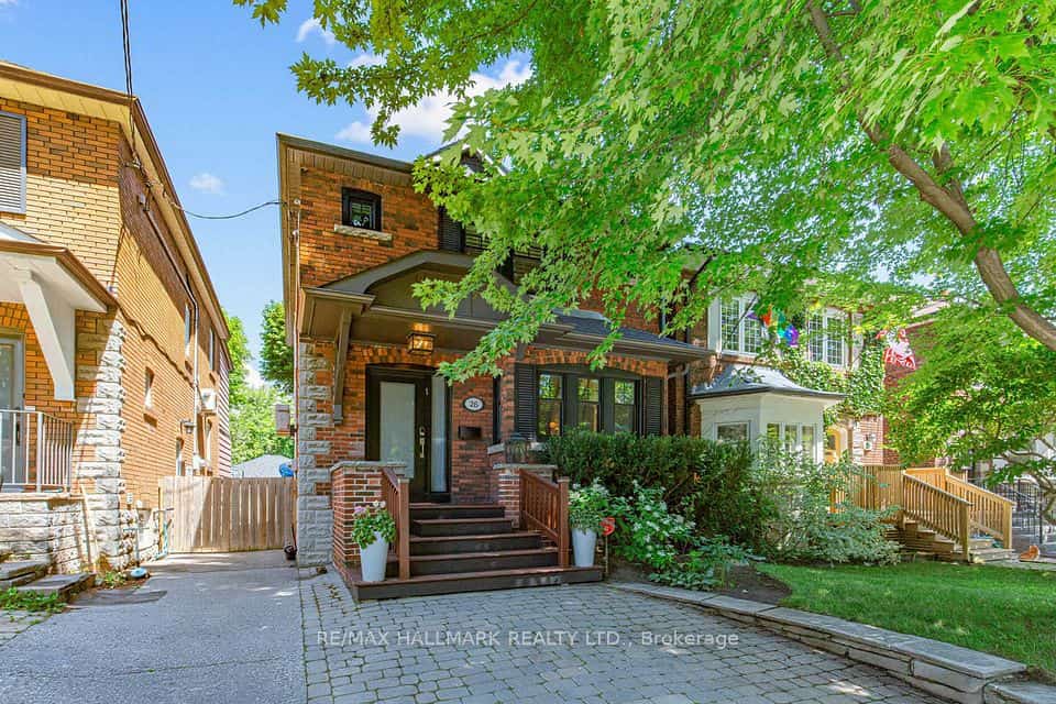 26 Mcnairn Avenue, Toronto, ON M5M 2H5