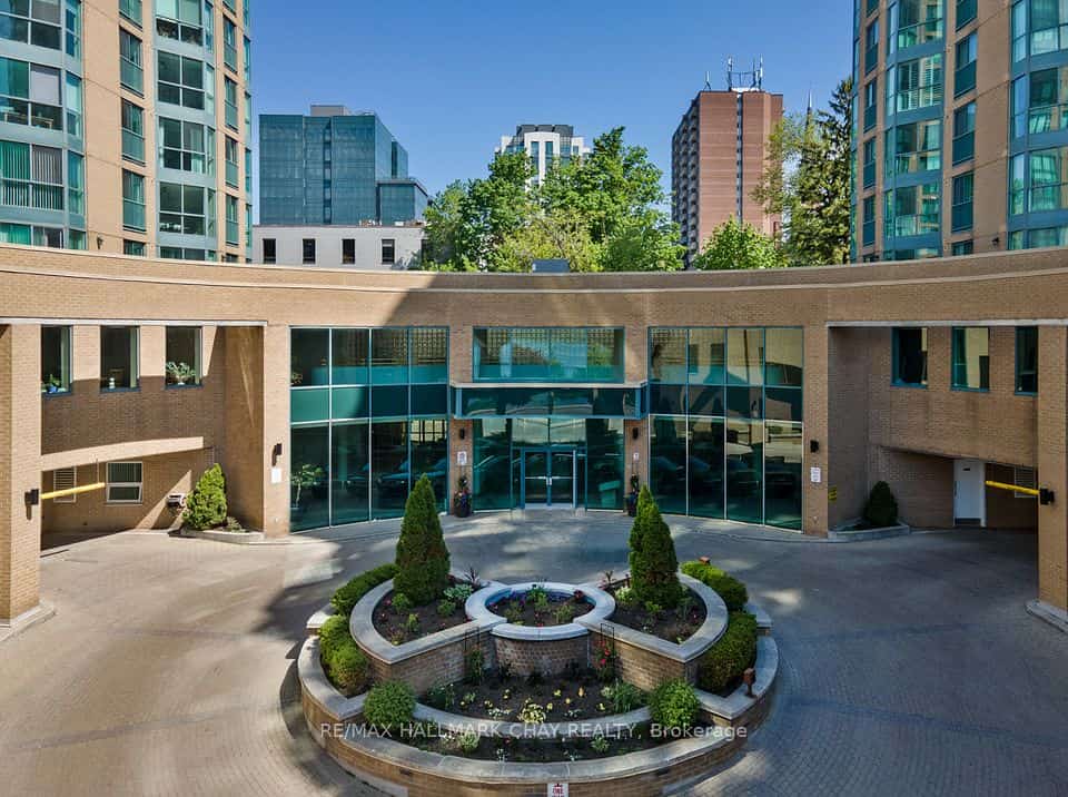 150 Dunlop Street E #1104, Barrie, ON L4M 6H1