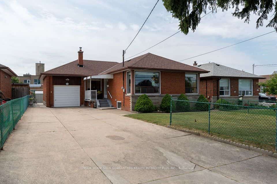 549 Rustic Road, Toronto, ON M6L 1X8