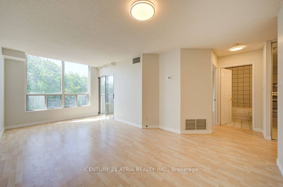 897 Sheppard Avenue, Toronto