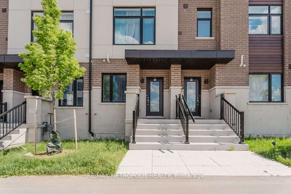 1695 Dersan Street #109, Pickering, ON L1X 0S9