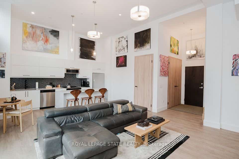 118 King Street E #LPH13, Hamilton, ON L8N 1A8