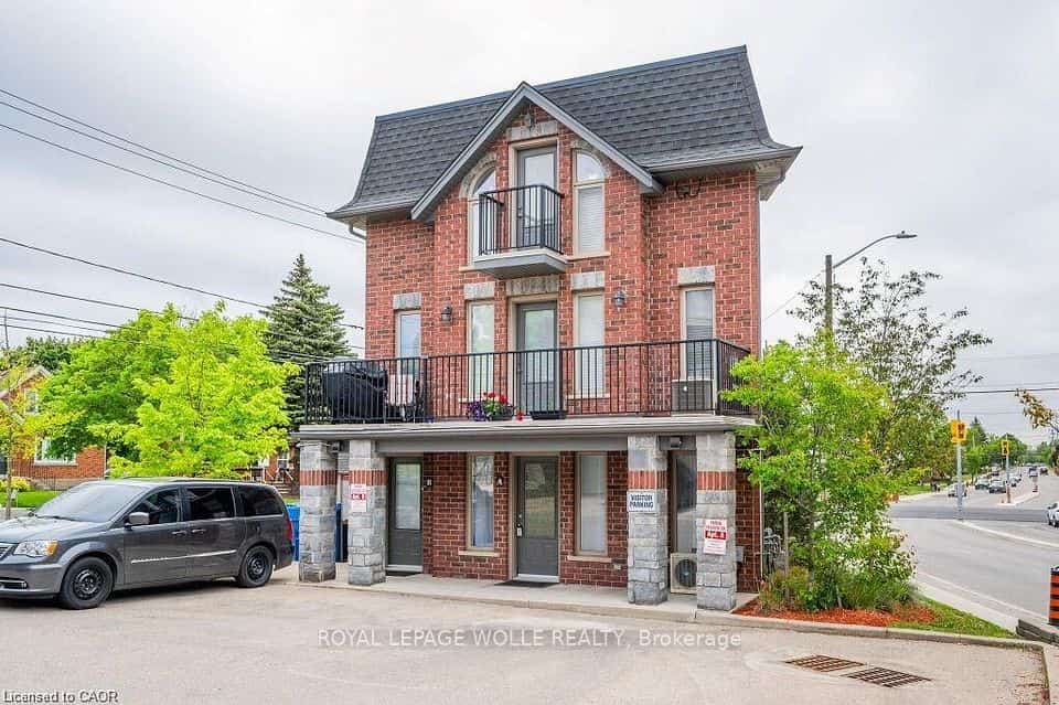 489 East Avenue E, Kitchener, ON N2H 0A8
