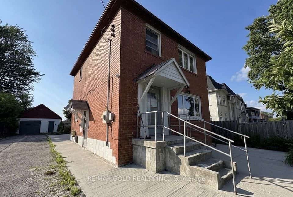 15 Scarboro Street, Mississauga, ON L4T 1E3