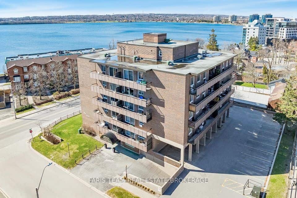 2 Albert Street, Barrie, Barrie