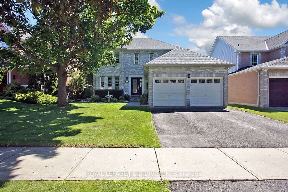 22 Lahaye Drive, Whitby, ON L1P 1L5