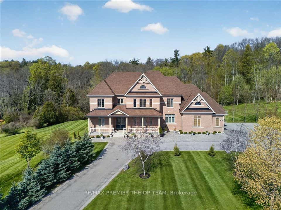 102 Pine Hill Road, Bradford West Gwillimbury, ON L3Z 0H1