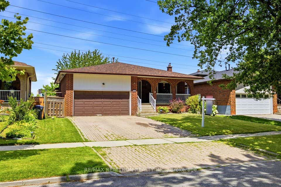 1199 Melton Drive, Mississauga, ON L4Y 4A9