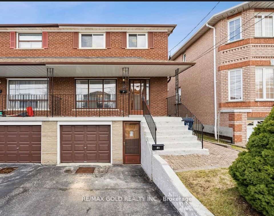 39 Magnolia Avenue, Toronto, ON M1K 3K3
