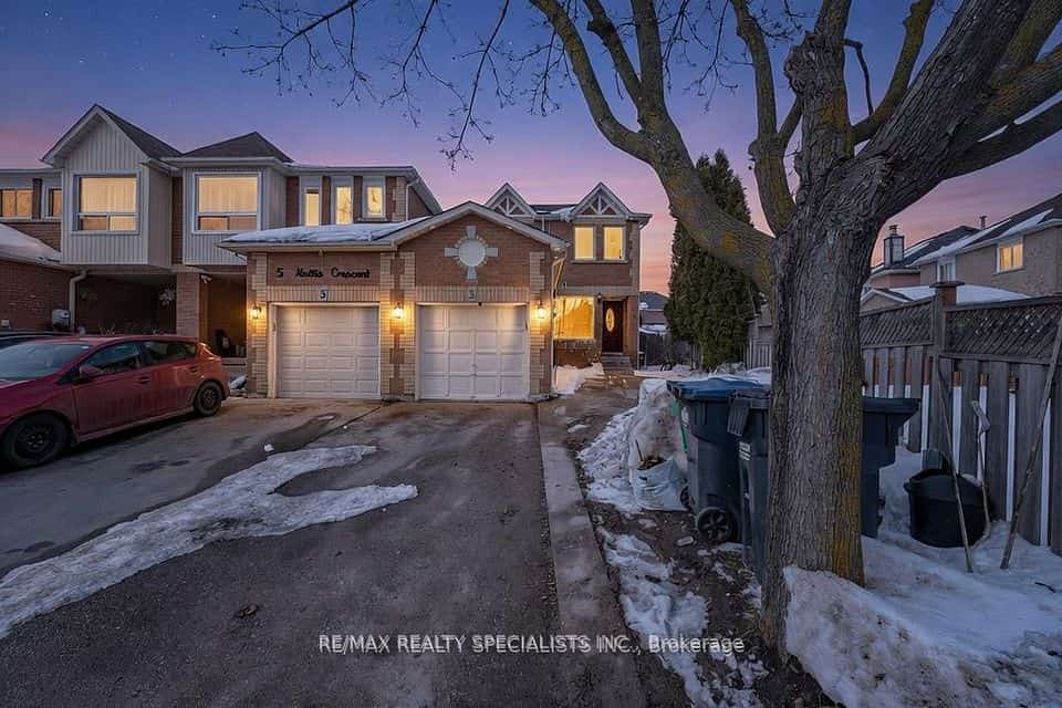 3 Mullis Crescent, Brampton, ON L6Y 4T3