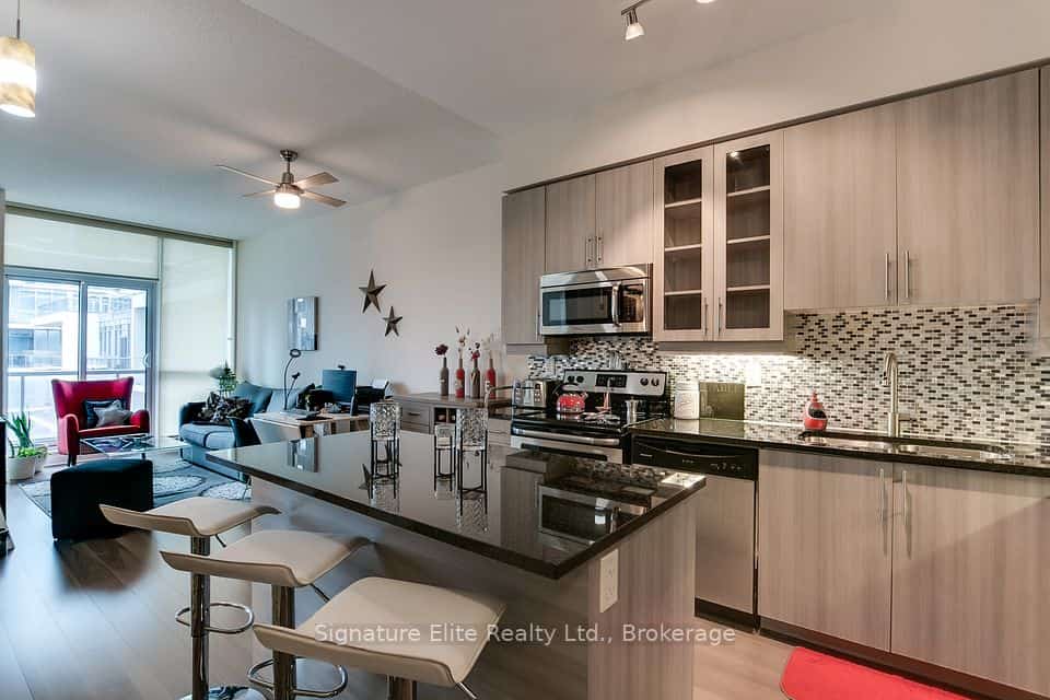 1185 The Queensway #526, Toronto, ON M8Z 0C6