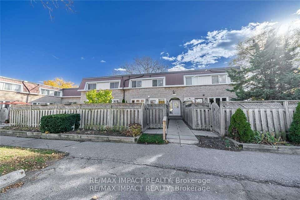 33 Taunton Road E #28, Oshawa, ON L1G 3T6